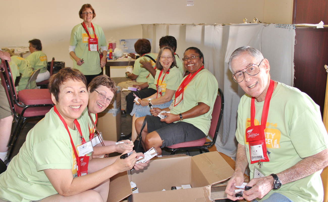 Happy volunteers Good 360